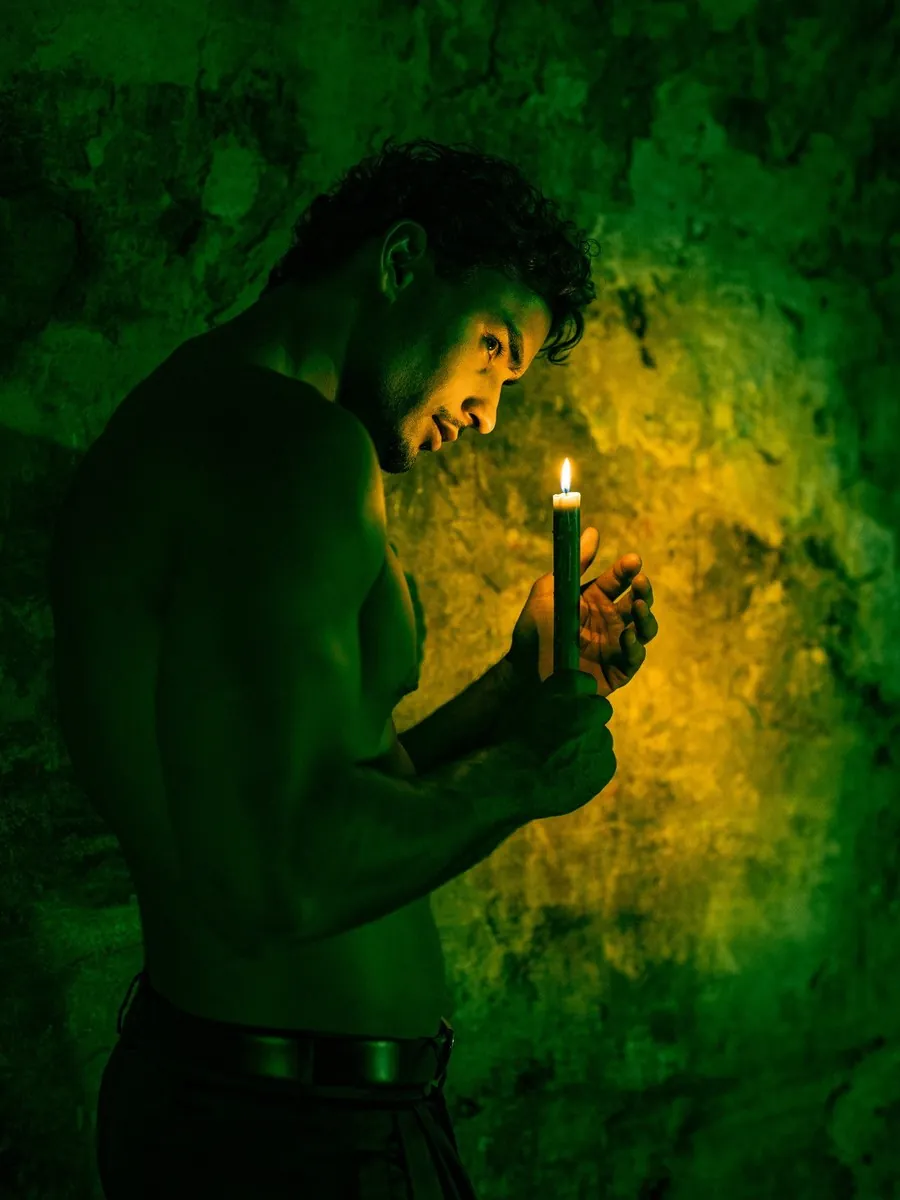 The Silence of the Portrait: frame 2